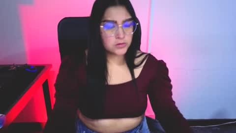 strawlux online show from February 27, 2026, 6:13 am