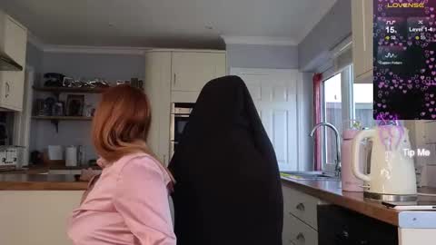 Amorina online show from September 18, 2025, 9:22 am