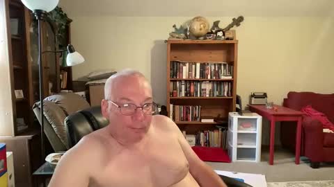 studballs1 online show from April 24, 2026, 1:57 pm