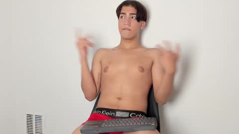 stwart_cum18 online show from February 4, 2026, 1:00 am
