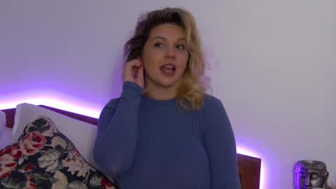 Carla online show from September 25, 2025, 6:39 am