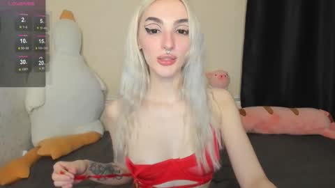 Chloe online show from October 31, 2025, 3:13 pm