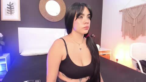 Luna  online show from September 16, 2025, 3:07 am