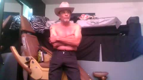 SUCKITU812 online show from December 30, 2024, 3:58 am