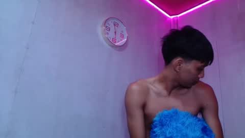 sucklevi18 online show from May 4, 2026, 3:30 pm