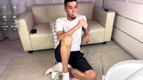 Snapshot of sue_star chatting on December 11, 2024, 12:44 pm Emmy online show from December 11, 2024, 12:44 pm