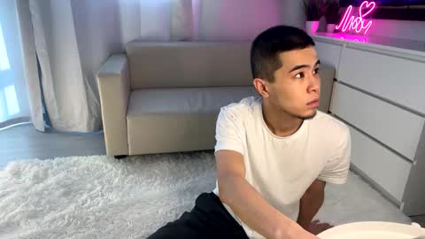 Snapshot of sue_star chatting on February 19, 2025, 9:06 am Emmy online show from February 19, 2025, 9:06 am