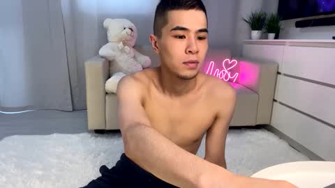 Snapshot of sue_star chatting on February 27, 2025, 9:11 am Emmy online show from February 27, 2025, 9:11 am