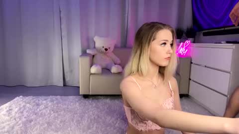 Snapshot of sue_star chatting on October 19, 2025, 11:00 am Emmy online show from October 19, 2025, 11:00 am