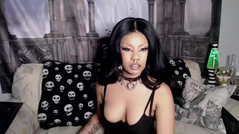 Suede Bones online show from November 25, 2025, 10:21 pm