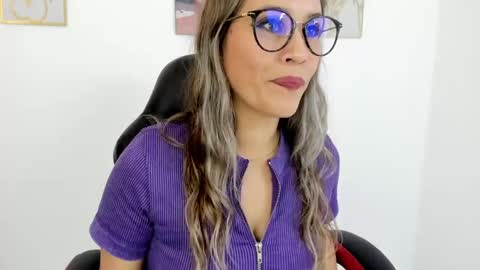 sugar_milff online show from December 20, 2024, 2:49 pm