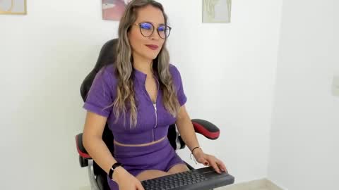 sugar_milff online show from December 20, 2024, 5:51 pm