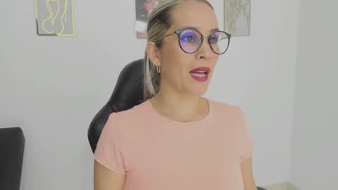 sugar_milff online show from September 13, 2025, 1:22 pm