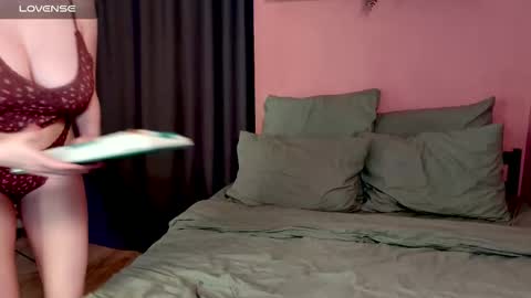 Snapshot of sugar_tomato chatting on December 18, 2025, 10:54 am Maria online show from December 18, 2025, 10:54 am