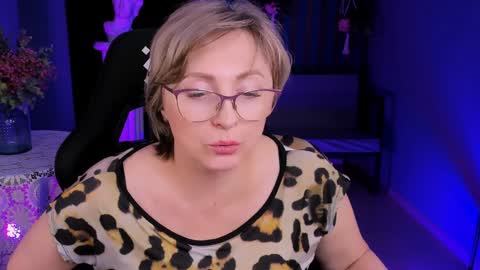 Vivien online show from January 15, 2025, 6:08 pm