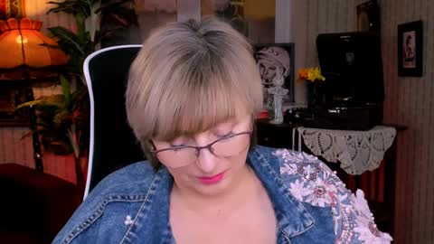 Vivien online show from January 18, 2025, 12:15 pm