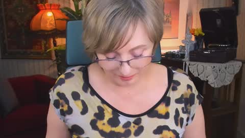 Vivien online show from February 5, 2025, 6:15 pm