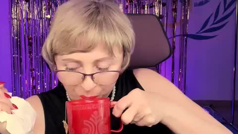 Vivien online show from February 22, 2025, 12:08 pm