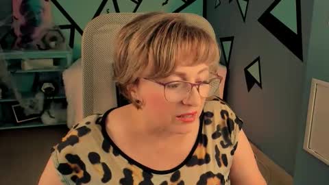 Vivien online show from October 29, 2025, 1:24 pm