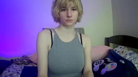 Snapshot of suicunebitch chatting on December 30, 2024, 3:25 am Ophelia online show from December 30, 2024, 3:25 am