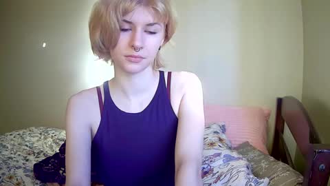 Snapshot of suicunebitch chatting on December 31, 2024, 10:34 pm Ophelia online show from December 31, 2024, 10:34 pm