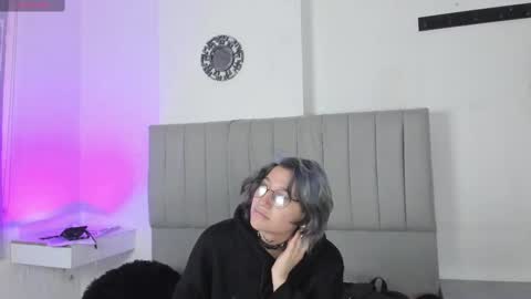 Snapshot of sukifuyu__ chatting on February 24, 2025, 12:59 pm    online show from February 24, 2025, 12:59 pm