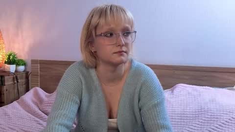 Karen online show from December 1, 2025, 9:25 am