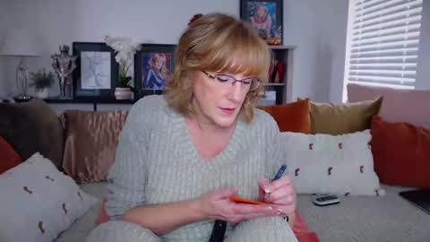 SummerKnightzzz online show from November 4, 2025, 1:32 pm