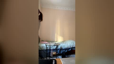 Olivia online show from March 4, 2026, 9:48 am