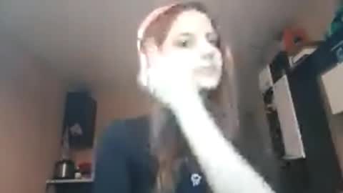 Snapshot of sundaysuit chatting on November 9, 2025, 11:52 am Dora online show from November 9, 2025, 11:52 am