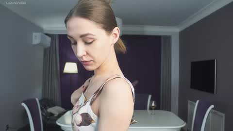 Kate online show from February 17, 2025, 4:04 pm