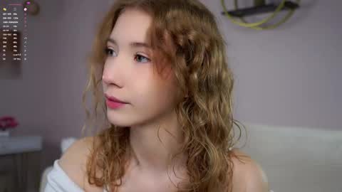 Lily online show from September 21, 2025, 1:57 pm