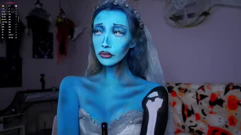 Lily online show from October 31, 2025, 4:08 pm