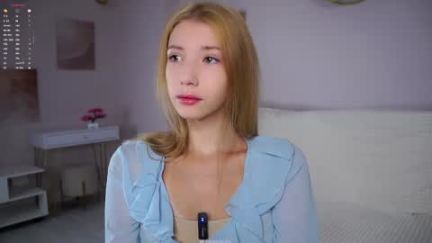 Lily online show from November 9, 2025, 3:32 pm