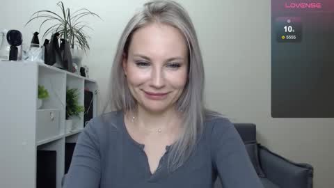 Naomi online show from January 3, 2025, 2:21 am