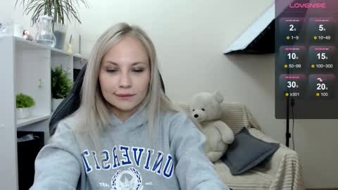 Naomi online show from September 12, 2025, 5:29 am