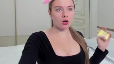 Vanessa online show from December 22, 2025, 6:43 am