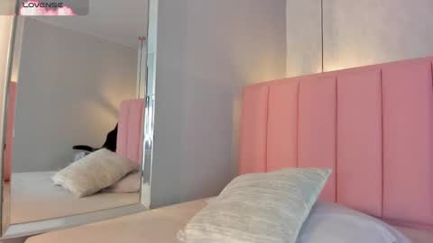  S U N N Y online show from October 28, 2025, 1:47 pm