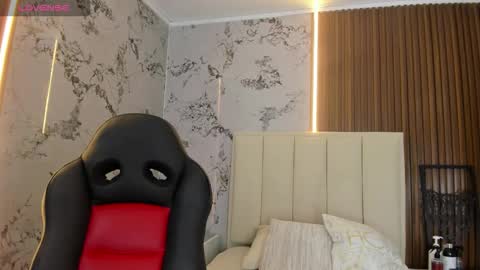  S U N N Y online show from November 12, 2025, 12:49 pm