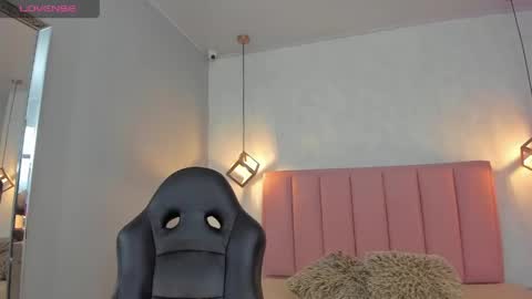  S U N N Y online show from April 16, 2026, 12:50 pm