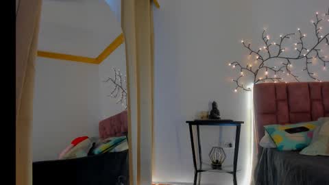 Sunny Leon Z online show from March 6, 2026, 9:00 pm