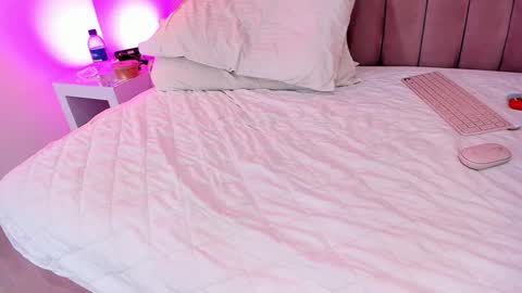 Snapshot of sunnypage chatting on October 19, 2025, 7:14 pm online show from October 19, 2025, 7:14 pm