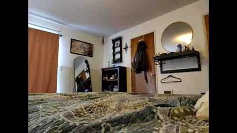 suns0ut_buns0ut online show from March 6, 2026, 9:00 pm