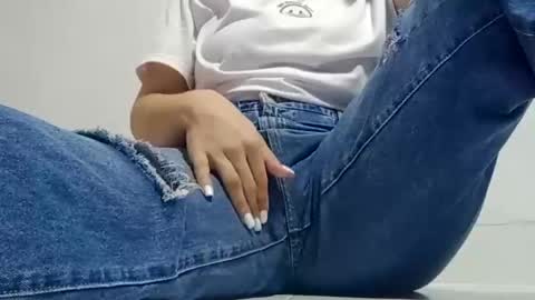 Annie online show from December 2, 2024, 1:25 am