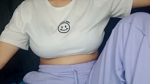 Annie online show from January 18, 2025, 11:33 pm