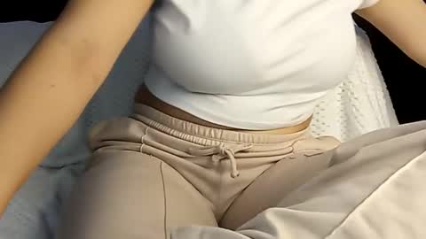 Annie online show from March 9, 2025, 8:42 pm