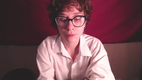 Hella online show from September 18, 2025, 3:58 pm