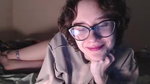 Hella online show from November 6, 2025, 7:15 pm