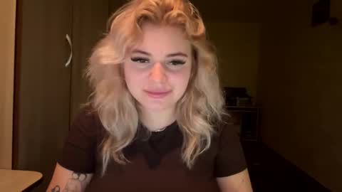 Snapshot of sunshinyflash chatting on November 20, 2025, 2:50 pm sunshinyflash online show from November 20, 2025, 2:50 pm