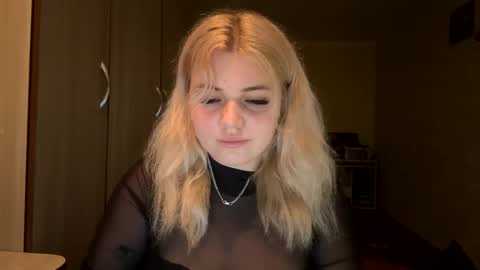 Snapshot of sunshinyflash chatting on November 24, 2025, 4:40 pm sunshinyflash online show from November 24, 2025, 4:40 pm